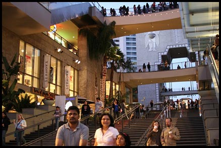 Hollywood  Highland on The Hollywood And Highland Mall  Featuring A Subway Entrance And The