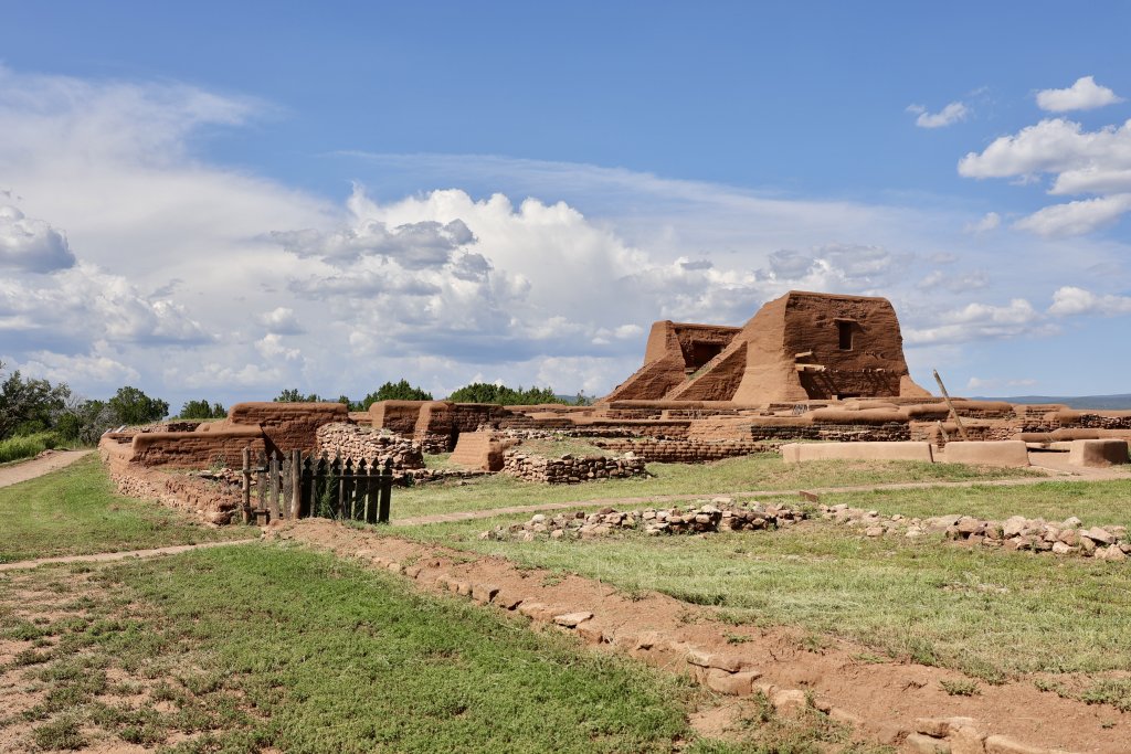 t Pecos Pueblo, Spanish mission churches still partially stand after pueblo revolts and the passage of time. Charles R. Wolfe