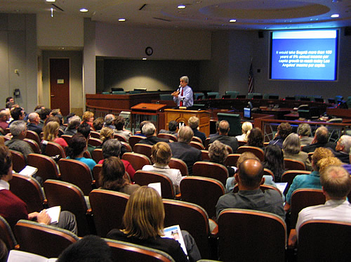 Enrique Peñalosa addresses the audience in Los Angeles